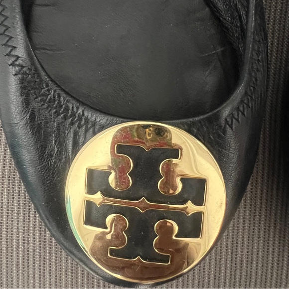 Tory Burch Reva Black Leather Ballerina Flats Gold Medallion Women's Size 7.5M - Picture 7 of 11